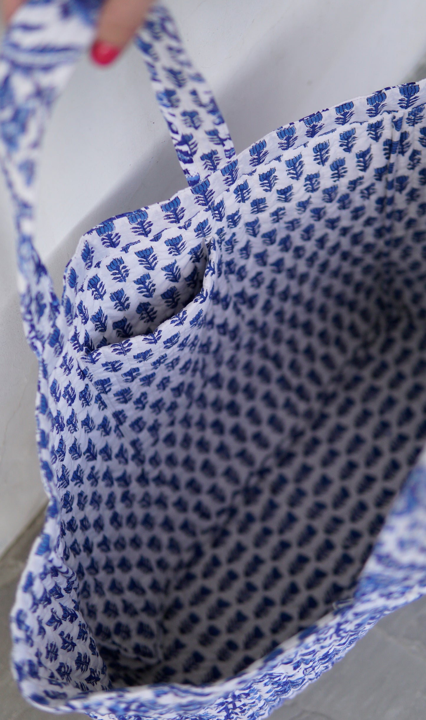 blue and white beach bag blue and white beach bag fold beachbag squashable beach bag XL beach bag tote bag summer bag quilted cotton bag Nappy bag Large tote bag block print cotton tote bag block print cotton bag beachbag beach bag, pocket, block print cotton lining.