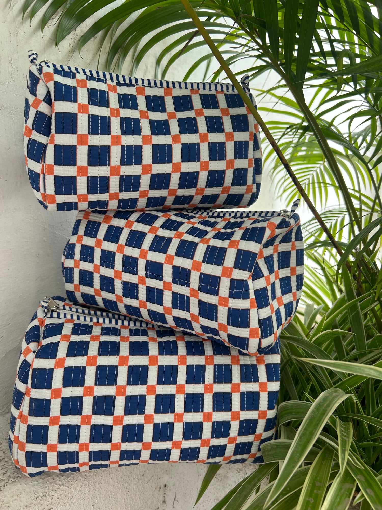 Washbag set. Quilted cotton with waterproof lining