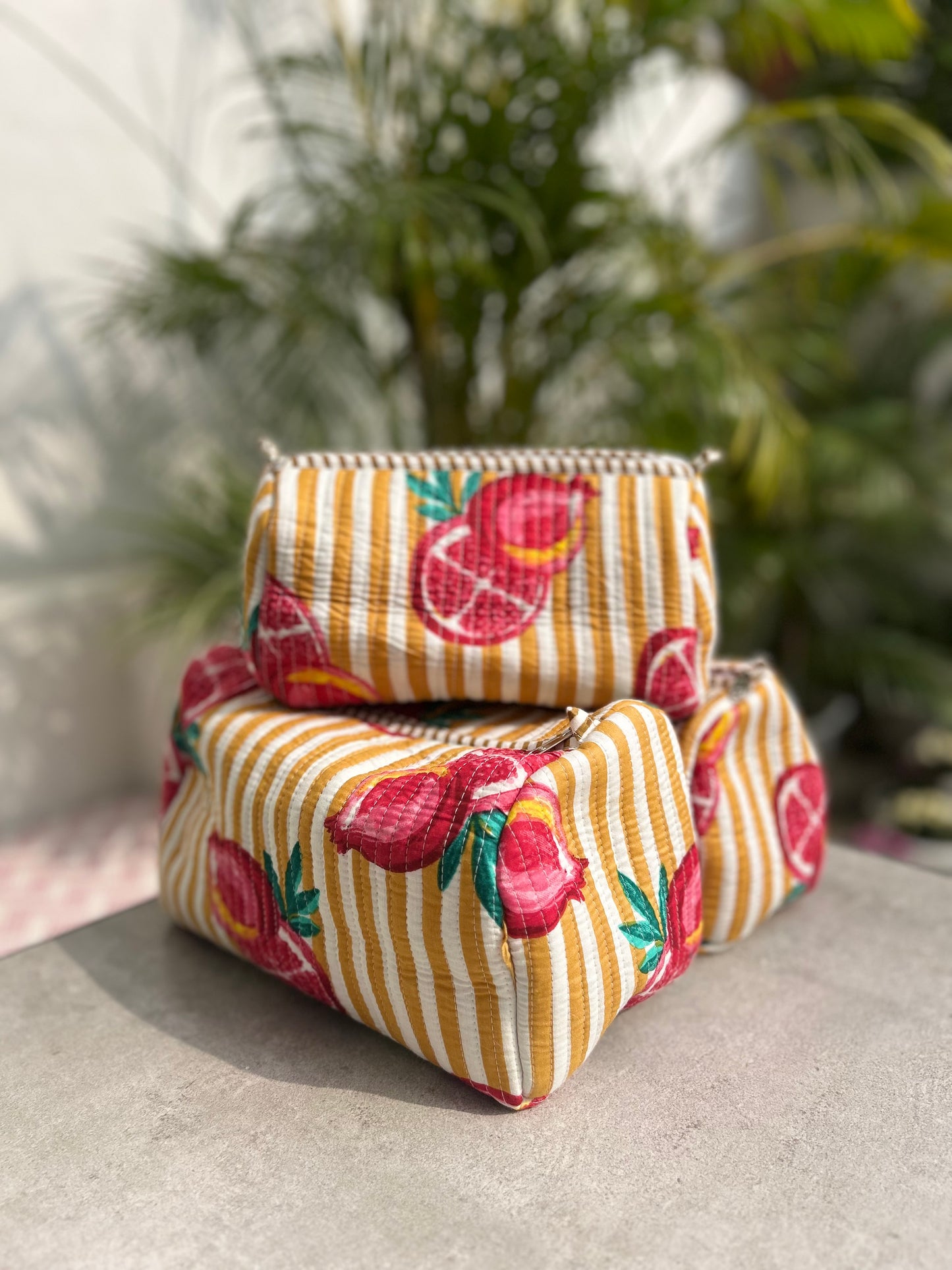 Washbag set. Quilted cotton with waterproof lining