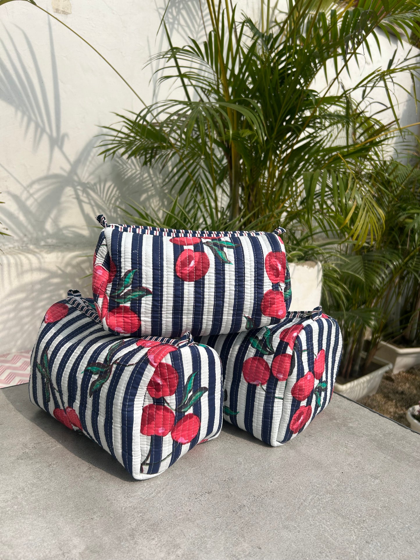 Washbag set. Quilted cotton with waterproof lining