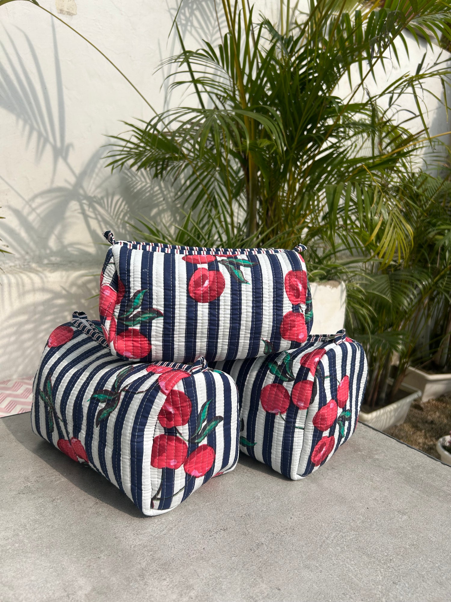 Washbag set. Quilted cotton with waterproof lining