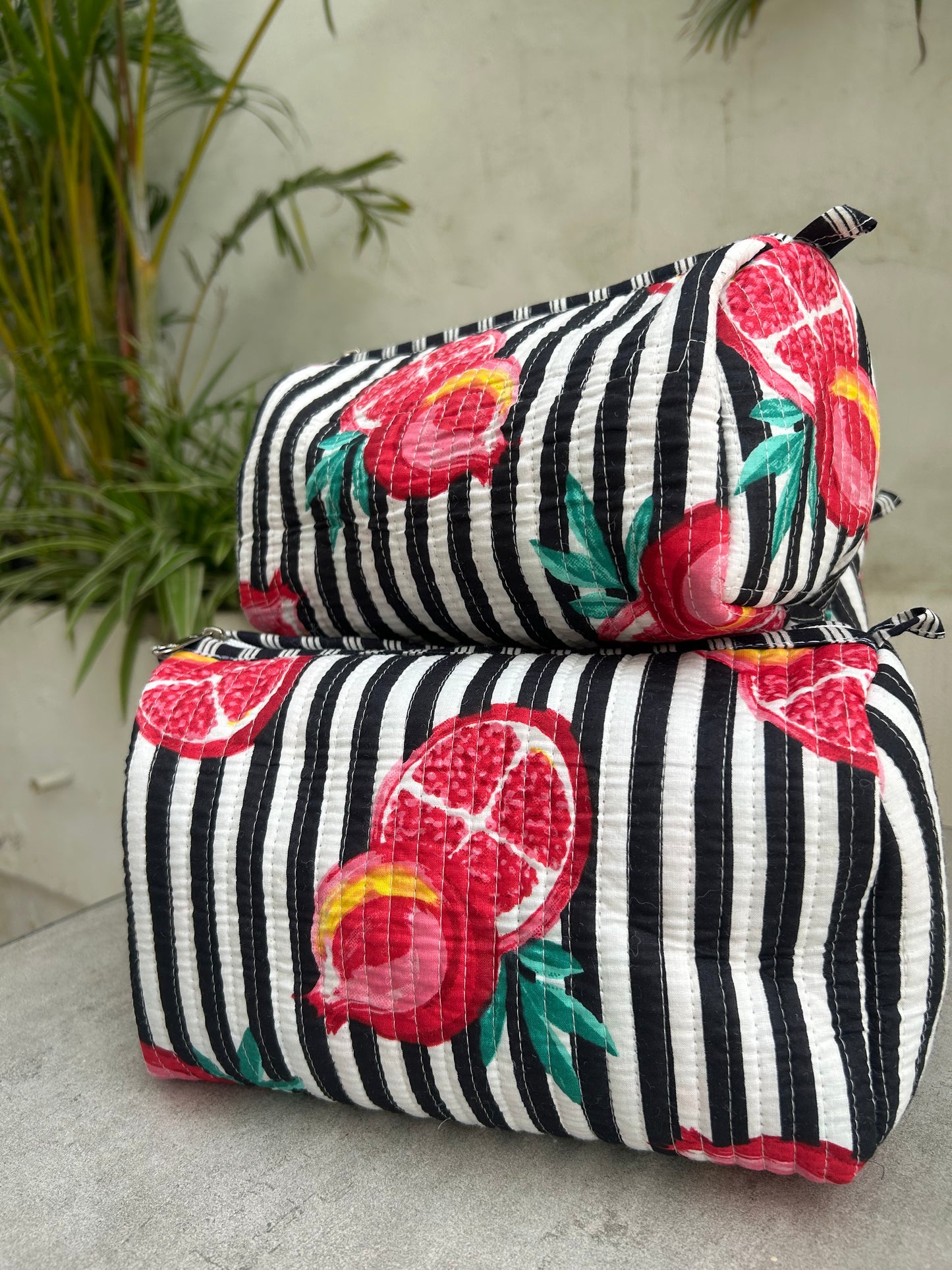 Washbag set. Quilted cotton with waterproof lining