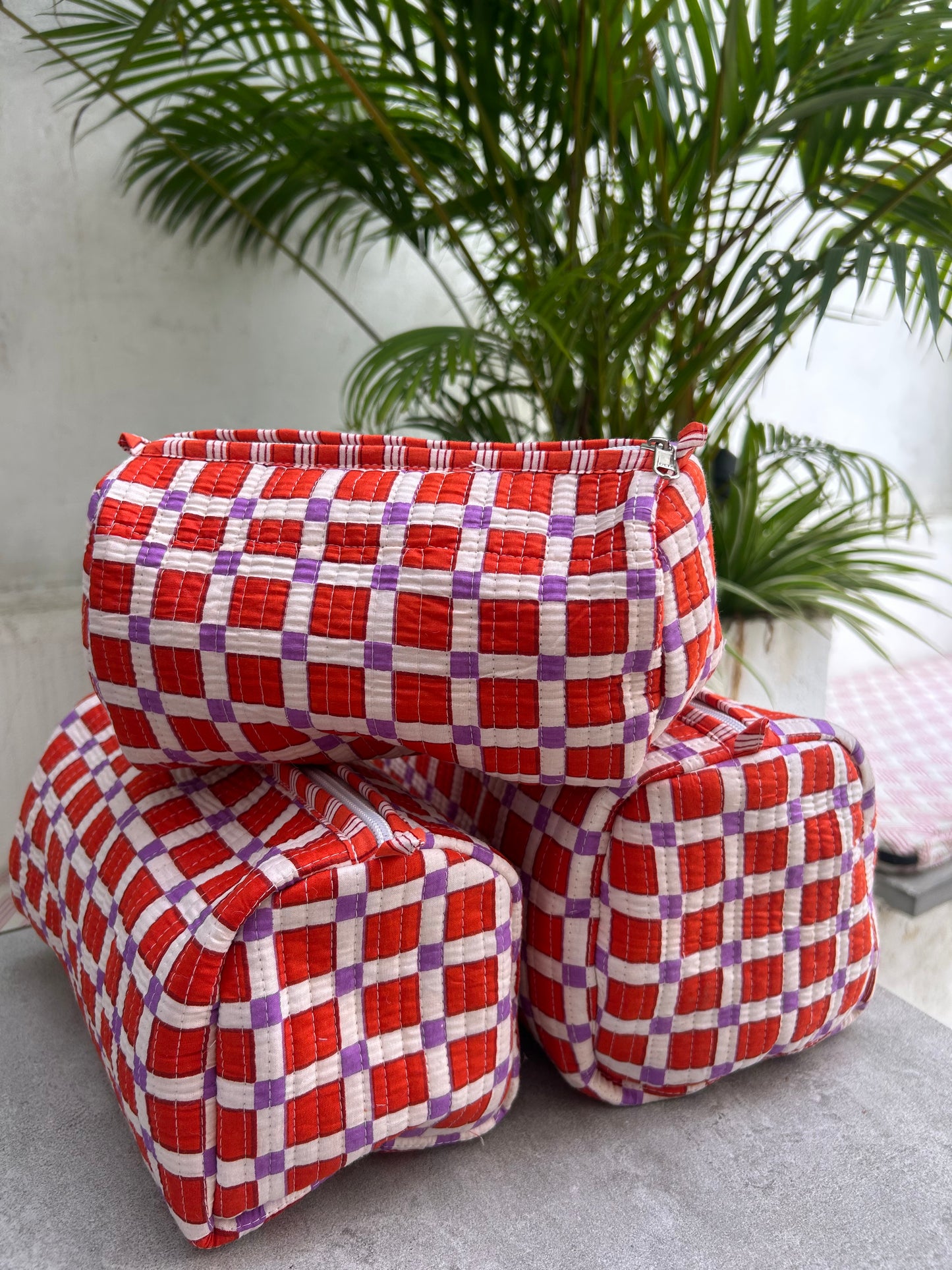 Washbag set. Quilted cotton with waterproof lining