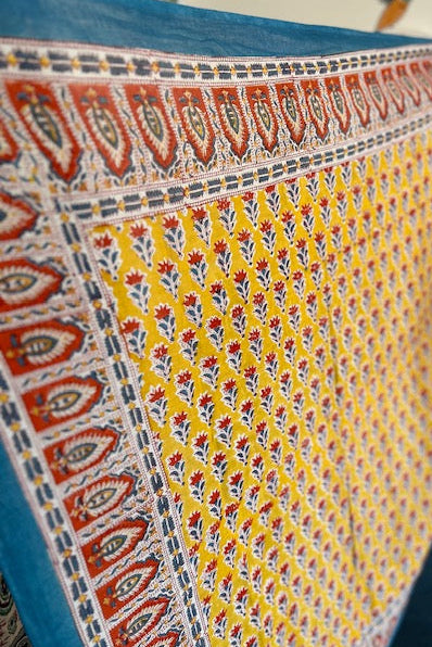  pareo with a pretty hand block printed motif and coordinating border. 100% cotton voile. Measuring 1m 80 x 1m, this handmade sarong makes a stunning cover up on the beach. beautiful sarong, beach pareo, wrap skirt, beach dress, wrap skirt a summer scarf 